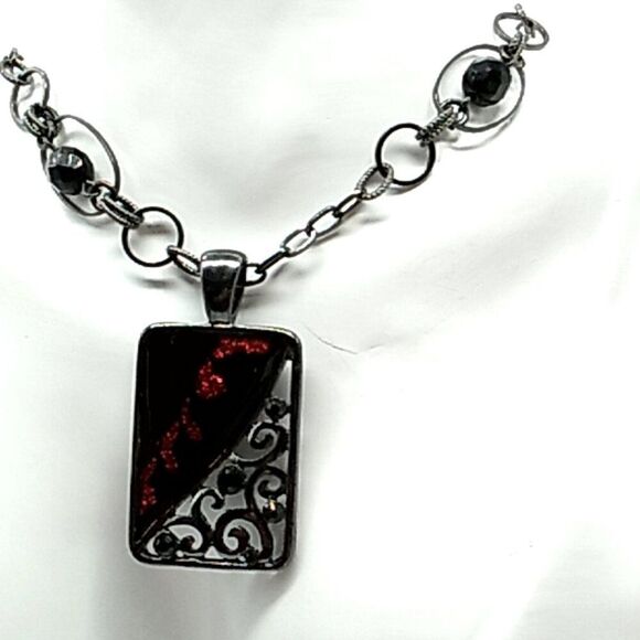 Black Red Pendant Necklace Black Scroll Rhinestone Sparkly Red Black Glass - Picture 2 of 11